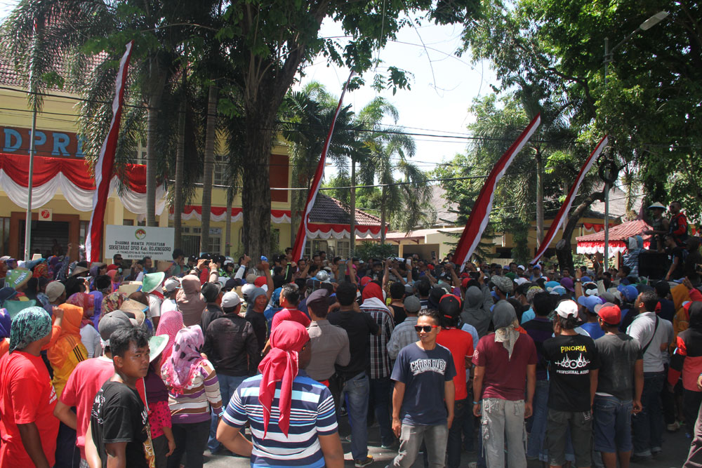 Warga Mojodelik Demo Masalah Panas Flare