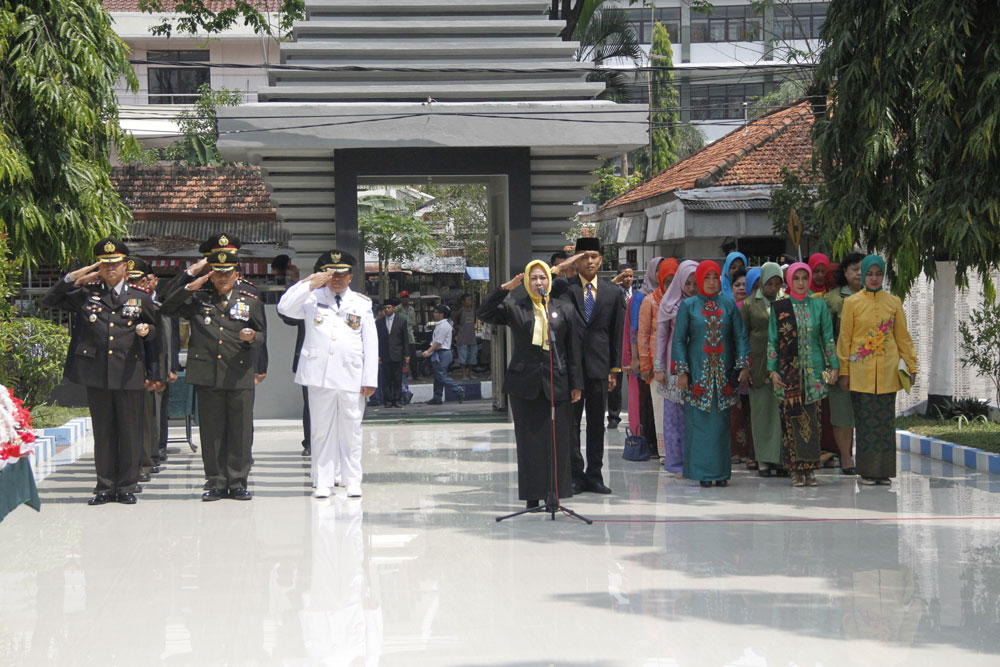 Ketua DPRD Pimpin Prosesi Tabur Bunga