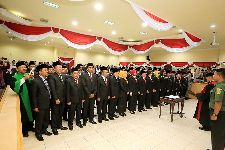 50 Anggota DPRD Bojonegoro Ucapkan Sumpah