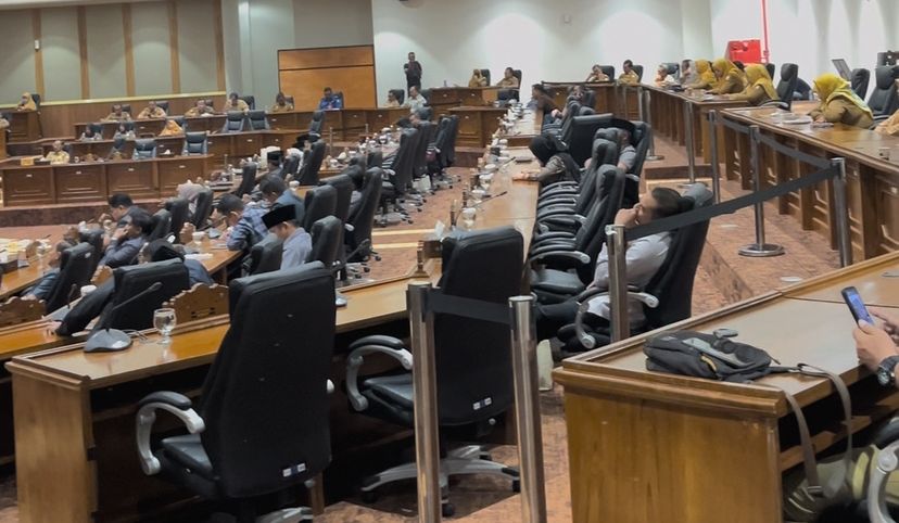 Bupati Bojonegoro Sampaikan Jawaban atas Pandangan Umum Fraksi-Fraksi DPRD