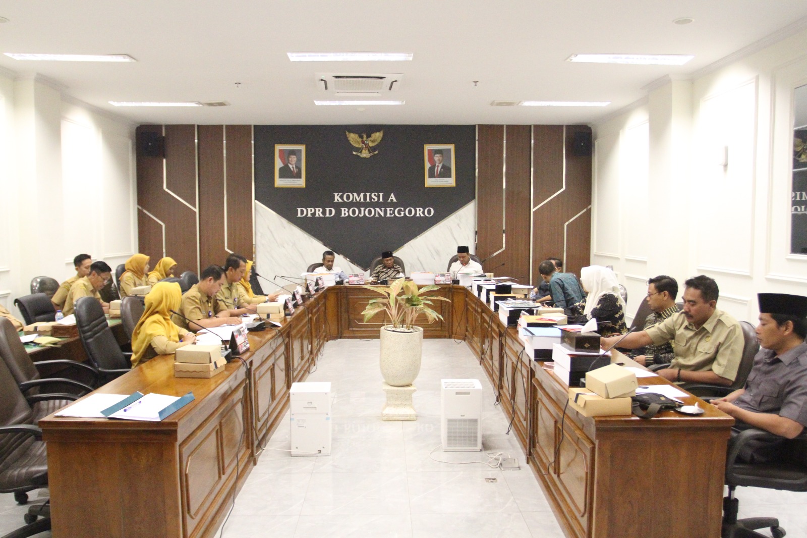 Rapat Pansus Raperda Perubahan Ketiga atas Peraturan Daerah Nomor 13 Tahun 2016