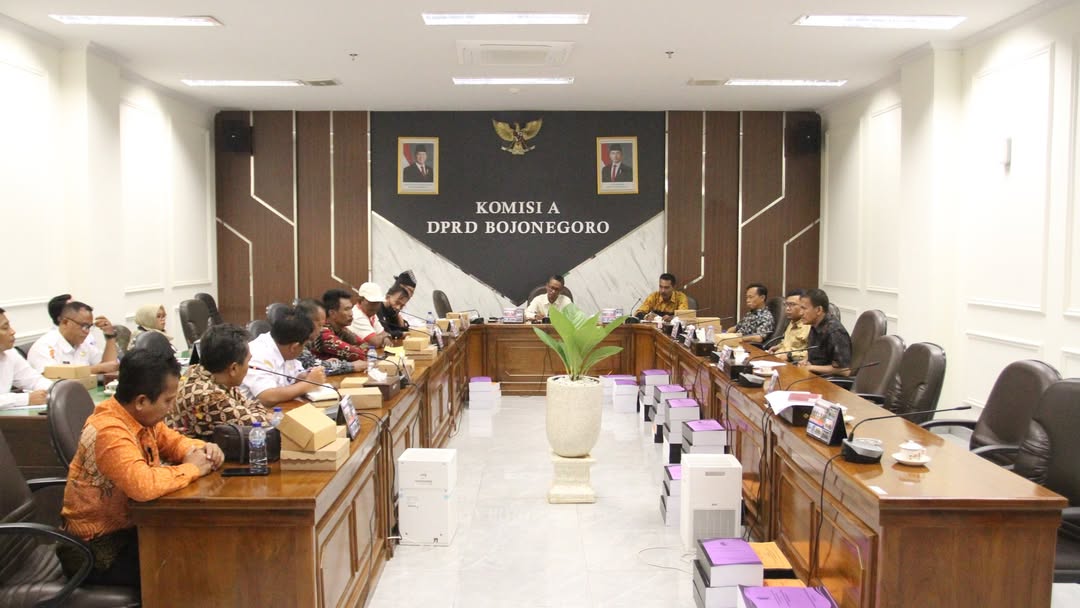 Audiensi Komisi A Soroti Keterbukaan Informasi dan Pengisian Pj. Kades Wotan