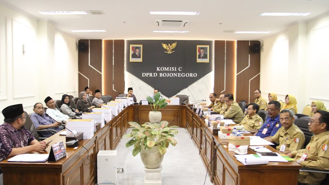 Rapat Kerja Komisi Bahas KUA-PPAS 2026