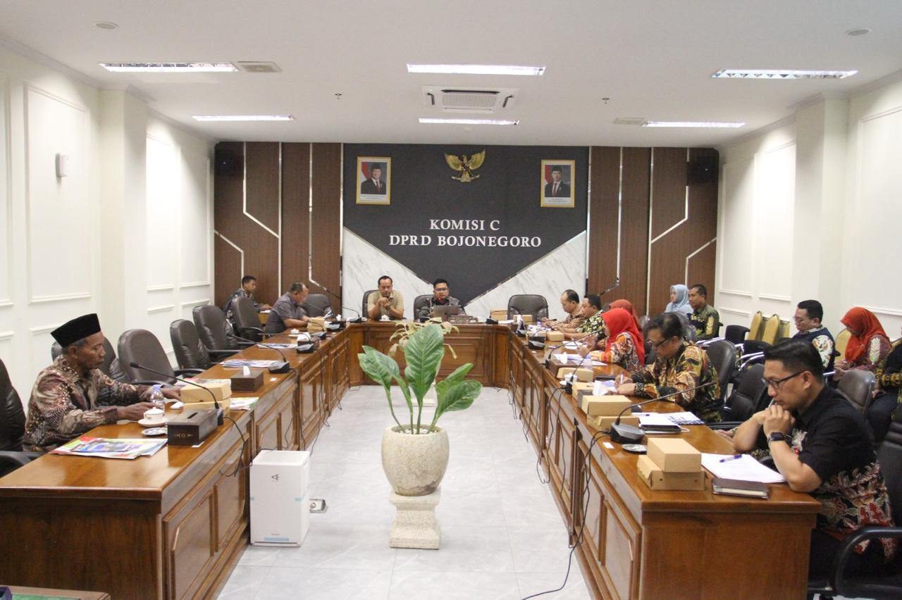 Rapat Kerja Komisi C: Realisasi APBD 2025 dan Proyeksi Pelaksanaan APBD 2026