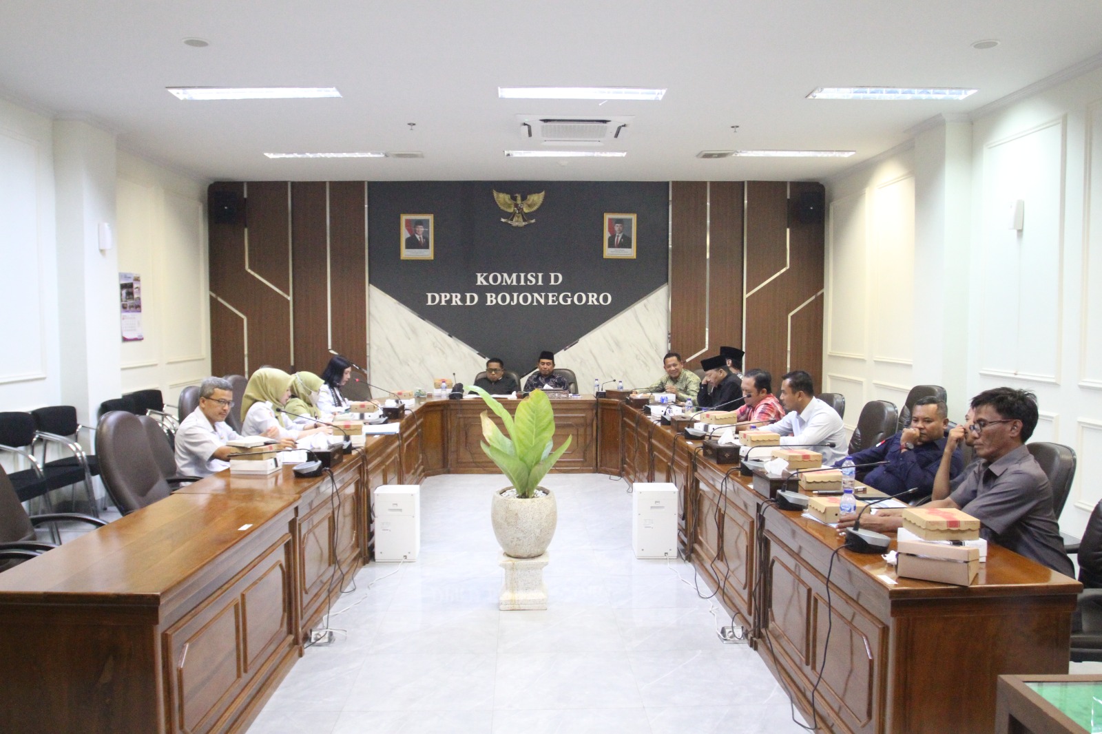 Komisi D Gelar Rapat Kerja Evaluasi Kinerja 2025 bersama Dinas PU SDA