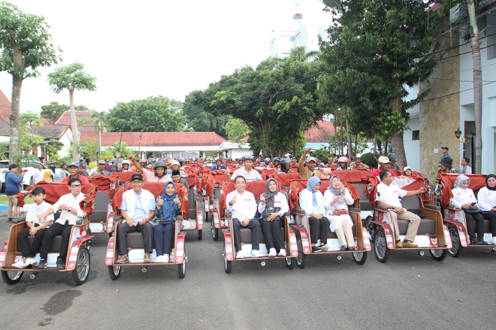 Pimpinan dan Anggota DPRD Bojonegoro Hadiri Sosialisasi Program Becak Listrik