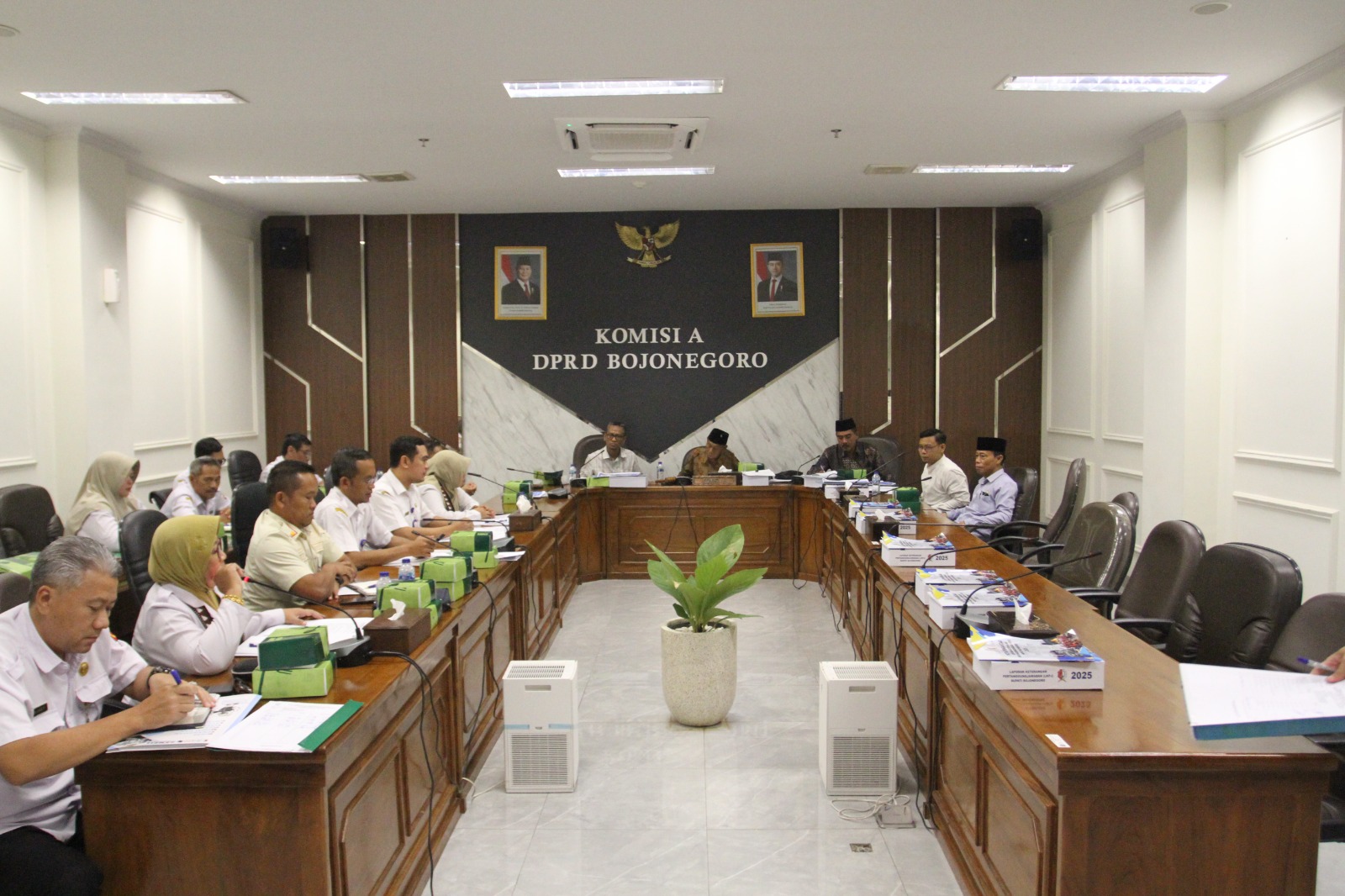 Komisi A, B, C, dan D Gelar Rapat Kerja Bahas LKPJ TA 2025