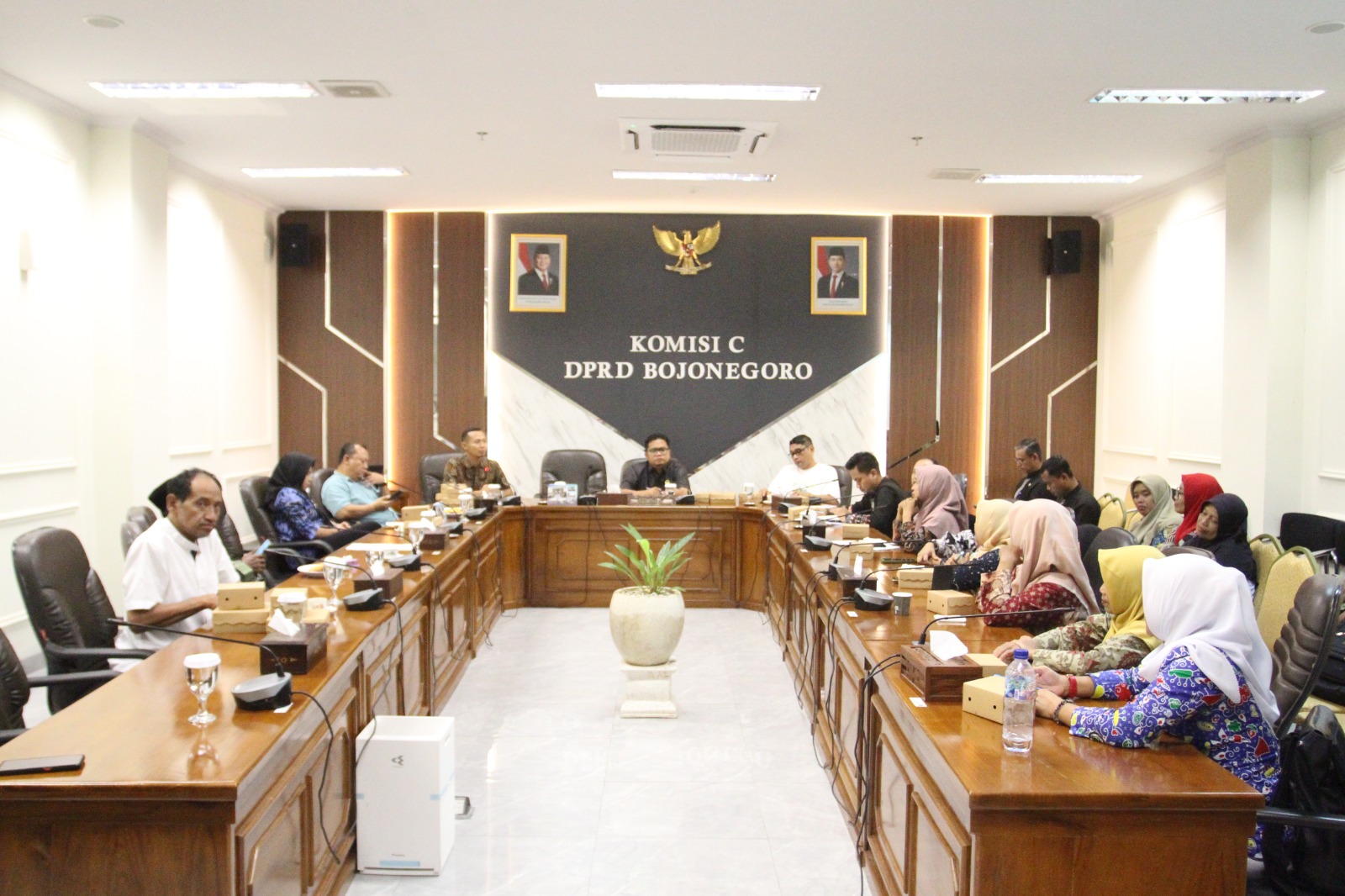 Komisi C Audiensi Bahas Kesejahteraan Guru Swasta Passing Grade PPPK 2023