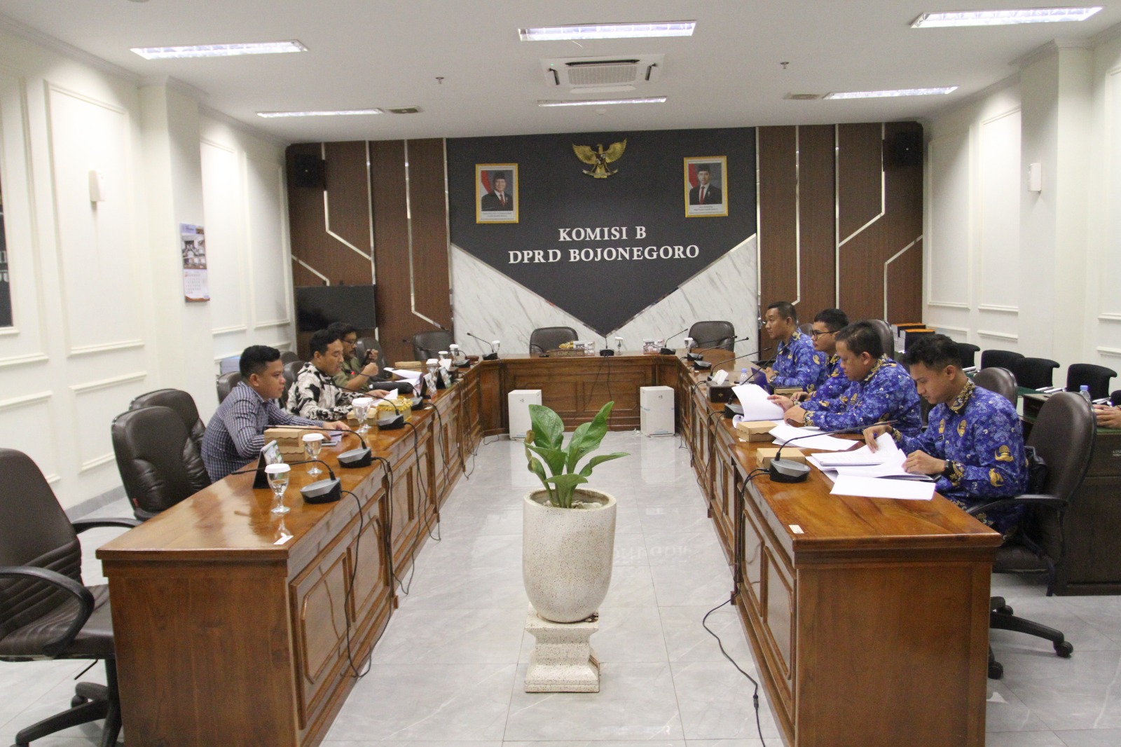 Pansus II Matangkan Raperda RIPPARKAB Melalui Penyempurnaan Hasil Fasilitasi Gubernur