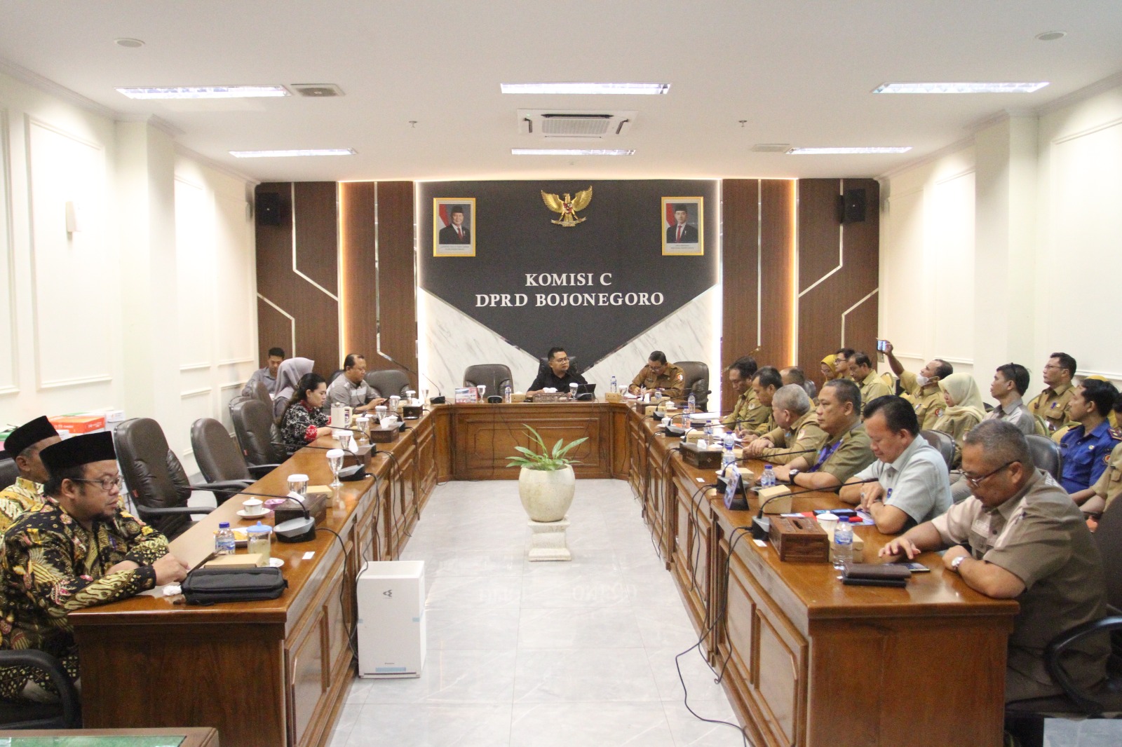 Komisi C Bahas Penanganan Kekeringan, Banjir Bandang, dan Banjir Kota